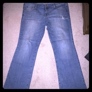 Women’s American Eagle low rise flare leg jeans